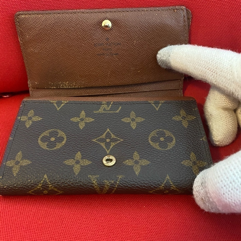 Louis Vuitton Wallet - Authentic - Picture 13 of 16